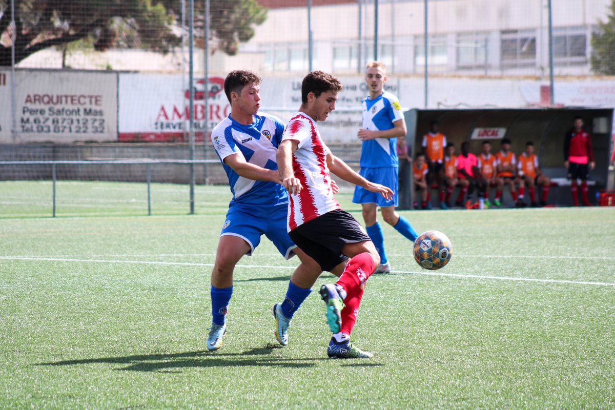 FCCardedeu's tweet photo. El Primer Equip supera al Llavaneres CE (4-0) i s’enduu els primers tres punts de la temporada en un bon matx al Municipal de Cardedeu.

Moltes felicitats equip, a seguir‼️🔴���️

⚽️ Jordi Martín, Aleix Colom, David Calvo x2 https://t.co/fD4J9HimTp