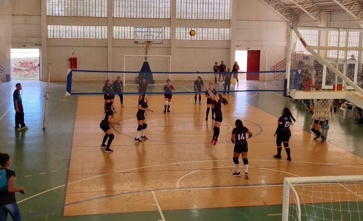 IFBnoticias's tweet photo. Bora pro resumão do que melhor rolou ontem nos #JIFB 2022? Foi dia de vôlei e handebol... Se liga nos placares https://t.co/MIE0cBvTvr