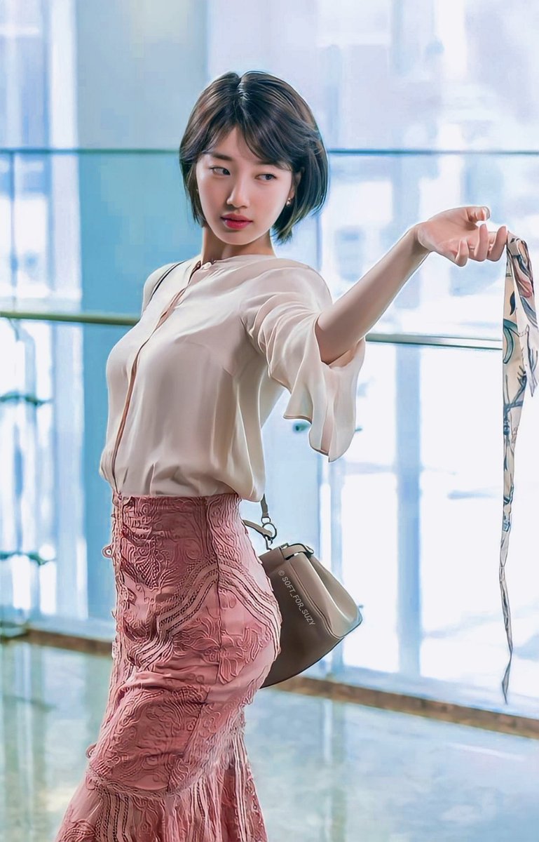 bae suzy as the iconic Nam Hongjoo, total femme fatale style ✨💅🏻