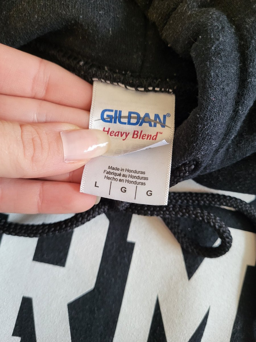 Verkaufen meinen Tzonarmy Pulli in der Größe L in Schwarz.
Möchte nicht viel dafür haben, schreibt mir eknfach gerne bek Interesse ☺️
Gerne Teilen