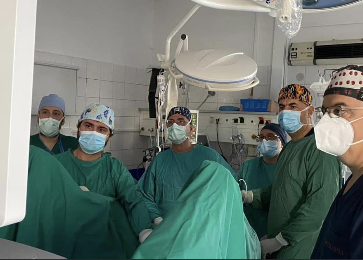 aurologyauth's tweet photo. ✅Beautiful day for our department ! 

▶️2 laparoscopic sacrocolpopexies for pelvic organ prolapse 

✅ We are very grateful to @MKaravitakis for giving his time and sharing his experience! https://t.co/ZwXOfCpb3B