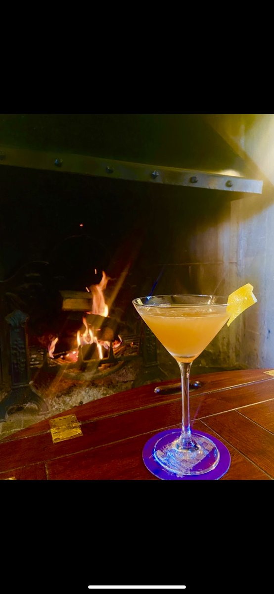 Buckland_Manor's tweet photo. What better way to celebrate our new Autumn Break Offer than enjoying a tasty cocktail by our cosy log fires!🍸🔥🍂
@Buckland_Manor @BrownswordHotel @RelaisChateaux 
#BucklandManor #AutumnBreak #Travel #CocktailHour

Book now! - https://t.co/Wdg5lrxwTX https://t.co/XHgFpbd4fD