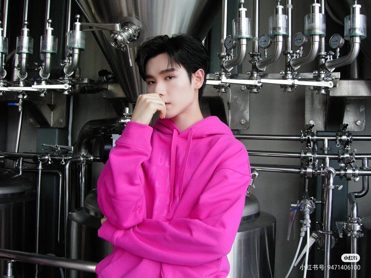 parkeunhwa3991's tweet photo. 51* น้องนายลงภาพในแฮะ Red ภาพจากงาน Valentino Pink PP อย่าลืมไปกดไลค์กันด้วยนะคะ
NNINE VALENTINO SHOW
#ValentinoPinkPPCollection
#ValentinoxNine
#Valentino
#INTO1Nine
#INTO1GaoQingchen
#INTO1
#นายท่านกรชิต
#高卿尘 https://t.co/k2P3bTT3fM