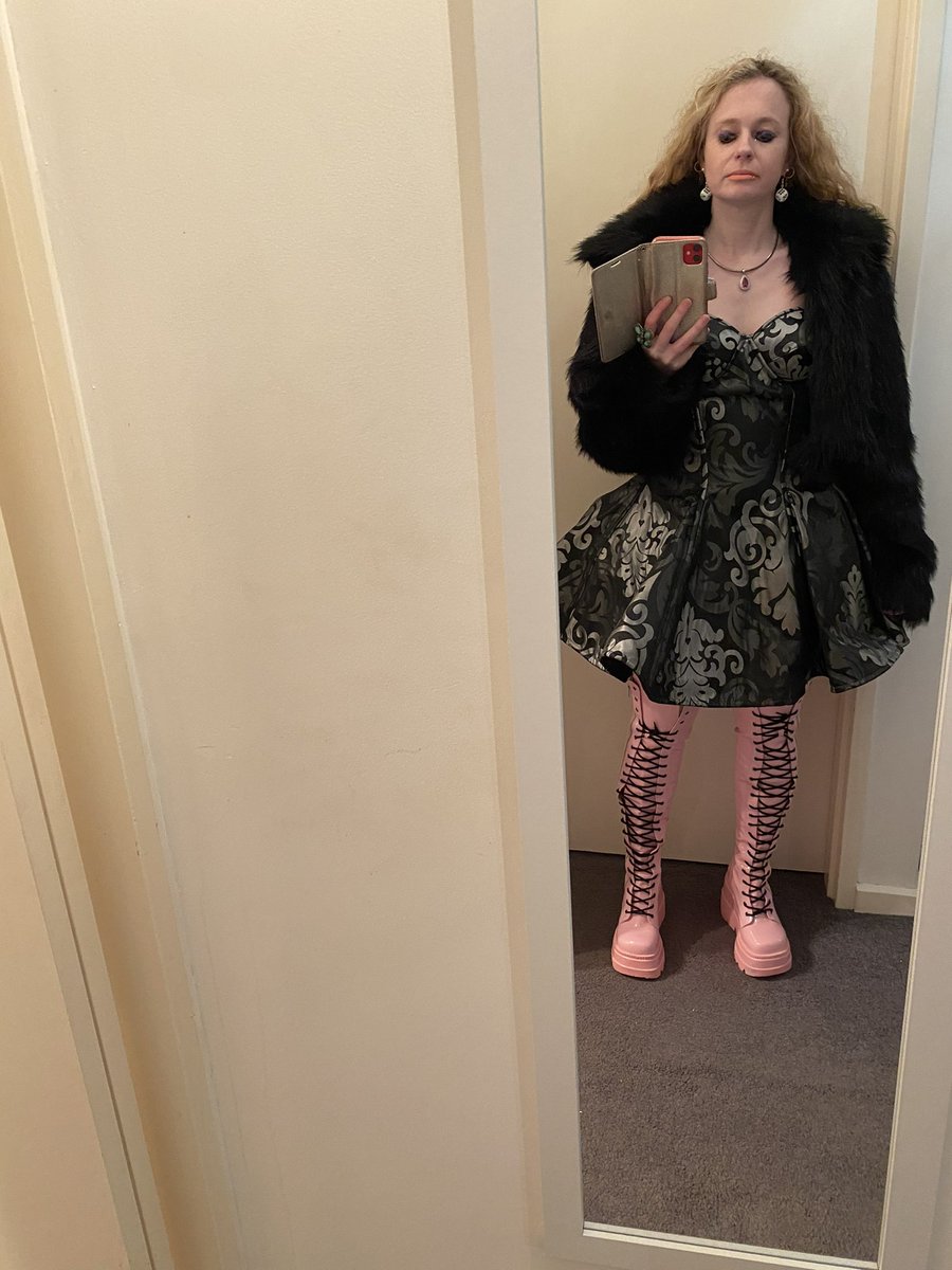 gilliansxgirl's tweet photo. #beserkwardrobechallenge2022day27 #wearthething #hiddentreasure #liptember #womensmentalhealth #donatelinkbelow n https://t.co/qR4UwdS03E