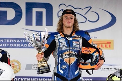 AhnendorpTuning's tweet photo. Dubbele Sege voor Melvin waardoor de 17-jarige coureur als tweede eindigde in het kampioenschap. Rob Hartog stelde met een vijfde en zevende plaats de derde positie in het IDM Superbike eindklassement veilig. https://t.co/YQwCIUwNGK