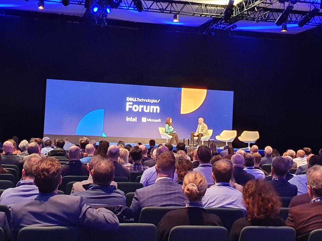 Christopher Wylie @ #delltechforum calling out the need to safeguard AI/Data with really powerful analogies. 
#Iwork4Dell