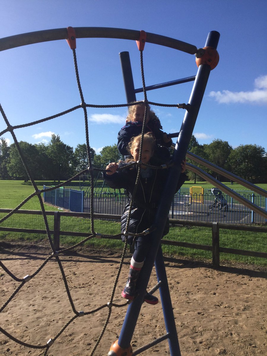 kfinchclass's tweet photo. 1FL had a great time visiting Ashfield Park yesterday. We spotted lots of the signs of Autumn. https://t.co/0VBP8JH88s