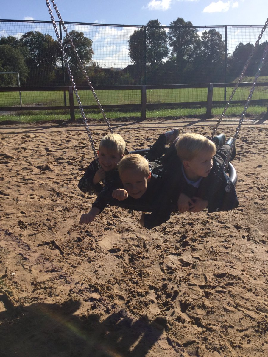 kfinchclass's tweet photo. 1FL had a great time visiting Ashfield Park yesterday. We spotted lots of the signs of Autumn. https://t.co/0VBP8JH88s