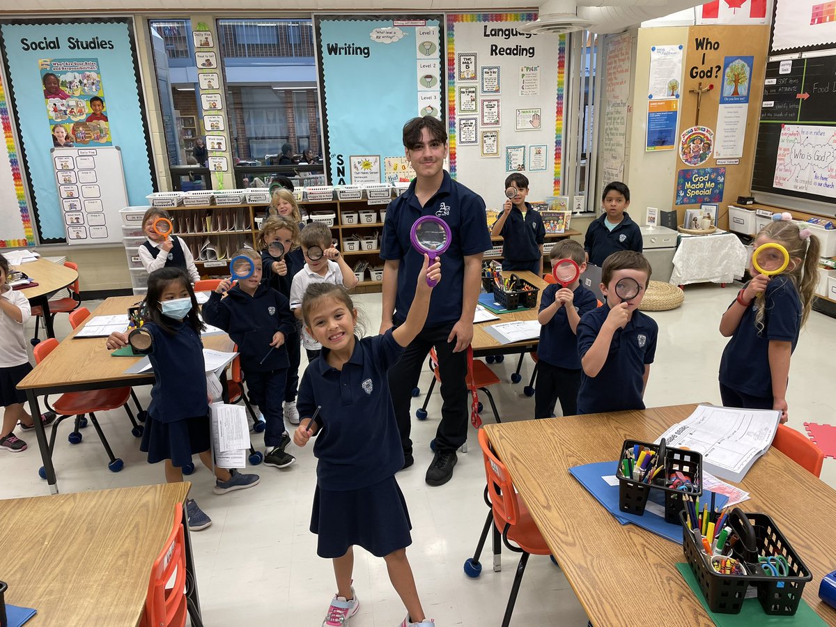 MrsWhaley_'s tweet photo. We are #2DShape Detectives! π΅π»ββοΈπ©π‘πΊπFinding #2DShapes around our classroom to #sort into #similar groups. So much fun and learning! π@StPaul_CES @HCDSB #HCDSBMath https://t.co/8bLmnHGJnh