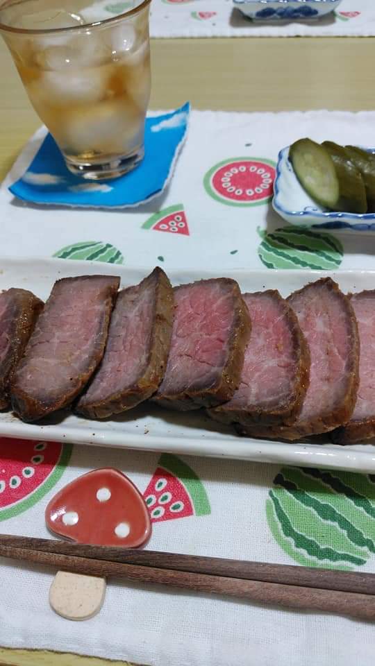今日の夕飯
牛肉の山椒味噌漬焼
海老と鶏肉のグラタン
ちくわぶ　関西ではちょい馴染みないのよねぇ
今回はこれをマカロニ代わりに使用。下茹で不要で
具材と一緒に煮る事ができる上に、生パスタみたいな
食感になった😍
元来、パスタと同じ原材料だからか
遜色なく美味しかった
＃美味しいものが好き
