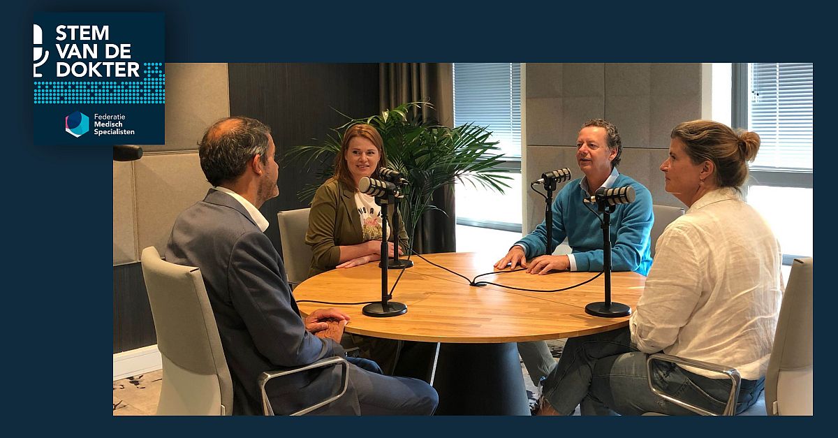 de_specialisten's tweet photo. 2/2 Federatievoorzitter Van Benthem, internist acute geneeskunde Marjolein Kremers, spoedeisende hulp arts Heleen Huisman en bestuursvoorzitter van het Albert Schweitzer ziekenhuis Peter van der Meer in gesprek over acute zorg ➡️https://t.co/2LVypCaP3G https://t.co/CdrR4LOEuX