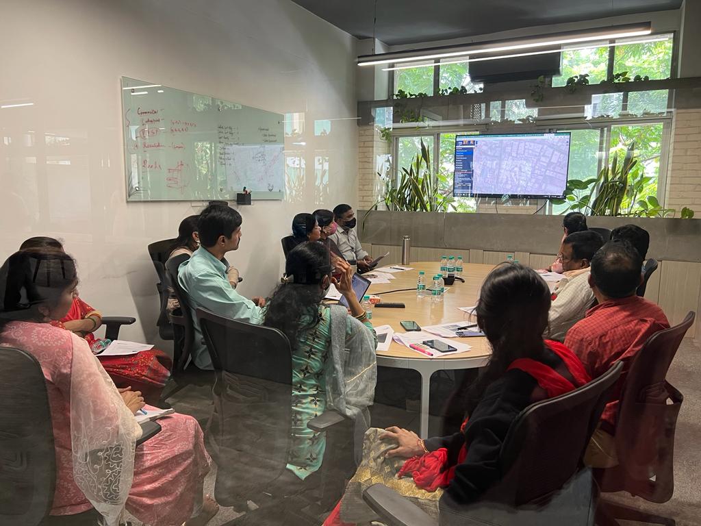 Team @NIUM_Hyd had a powerful discussion with @HMDA_Gov officials on creating 'spatial database' and its management in contemporary contexts. #HMDA team visited our office yesterday for this meeting. 🤝 #Collaboration #hyderabad #spatial