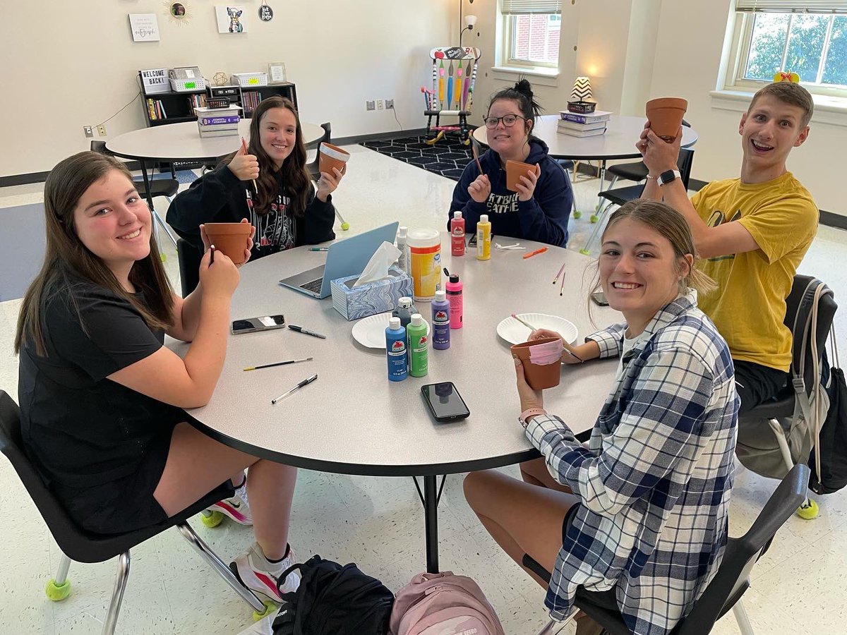 Whitney Tomlin tweet media