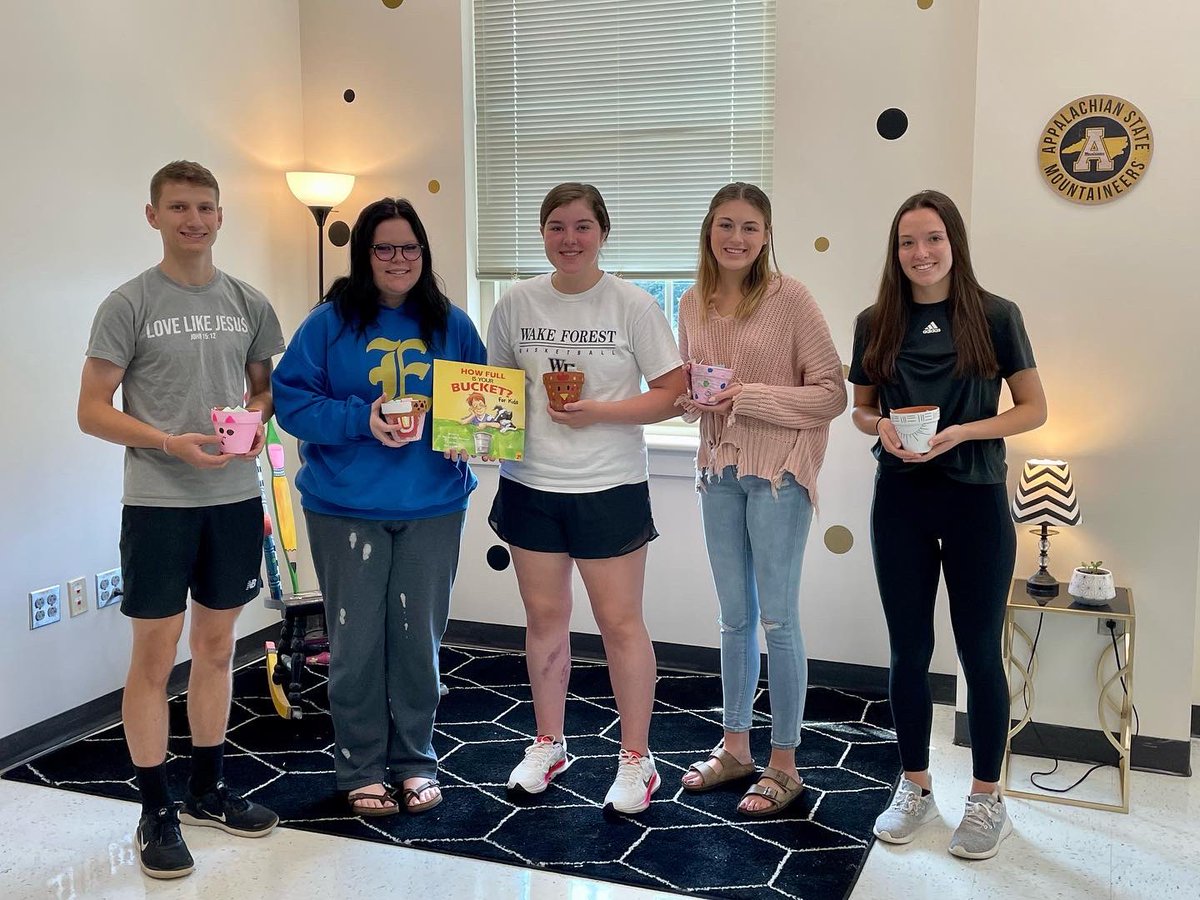 Whitney Tomlin tweet media