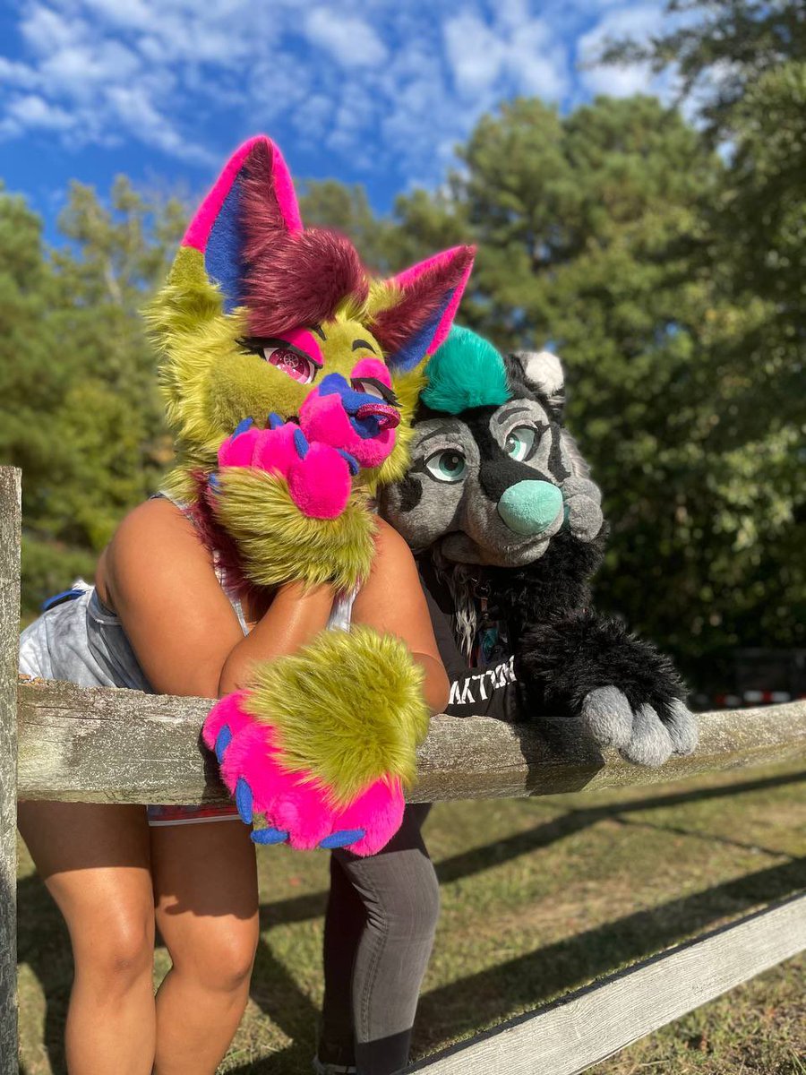 KinoGrace's tweet photo. 🎵🎵”Whole world wanna be us, that’s my main bish, she my day one”🎵🎵 😜😜♥️😜😜 That’s my best friend 
👉🏻👉🏻 @Triforce_Shep https://t.co/aXpJR8RqYl