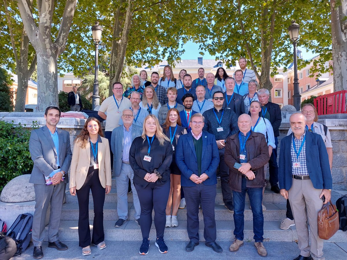 A petición de <a href="/ELogIT_no/">EL og IT Forbundet</a>, el Sindicato de Electricistas de Noruega -muy activo en el apoyo de la memoria democrática española-, nuestro SE, <a href="/FmartineL/">Fernando Mtnez. López</a>, se ha reunido esta mañana con ellos para explicarles el Plan Estatal de Exhumaciones y el Proyecto de #LeyDeMemoriaDemocrática.