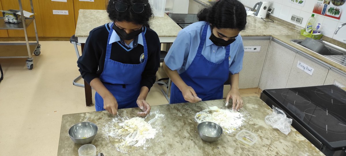 BSAKfoodtech's tweet photo. BSAK Cooking Club is back in action! Week one making pasta from scratch. #BSAKSecondary #BSAKCreativity @BSAKSecondary @BSAKSecHead @BSAKHeadmaster https://t.co/OHHVaRz1aQ