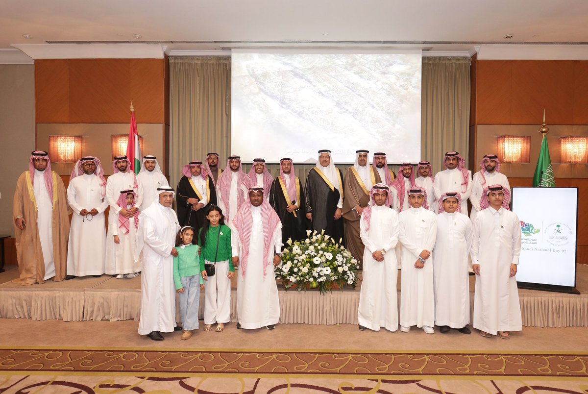 ksacommunityhu's tweet photo. اقامت سفارة خادم الحرمين الشريفين في #بودابست ..
حفل #اليوم_الوطني_السعودي_92 بحضور سعادة السفير عبدالخالق بن رافعة وحضره عدد من الطلبة المبتعثين في #المجر وايضاً من الدوبلماسيين والضيوف.
حيث شارك بعض من الطلاب في تقديم هذا الحفل المشرف. 
#هي_لنا_دار٩٢ #المملكة_العربية_السعودية https://t.co/y1dokRN433