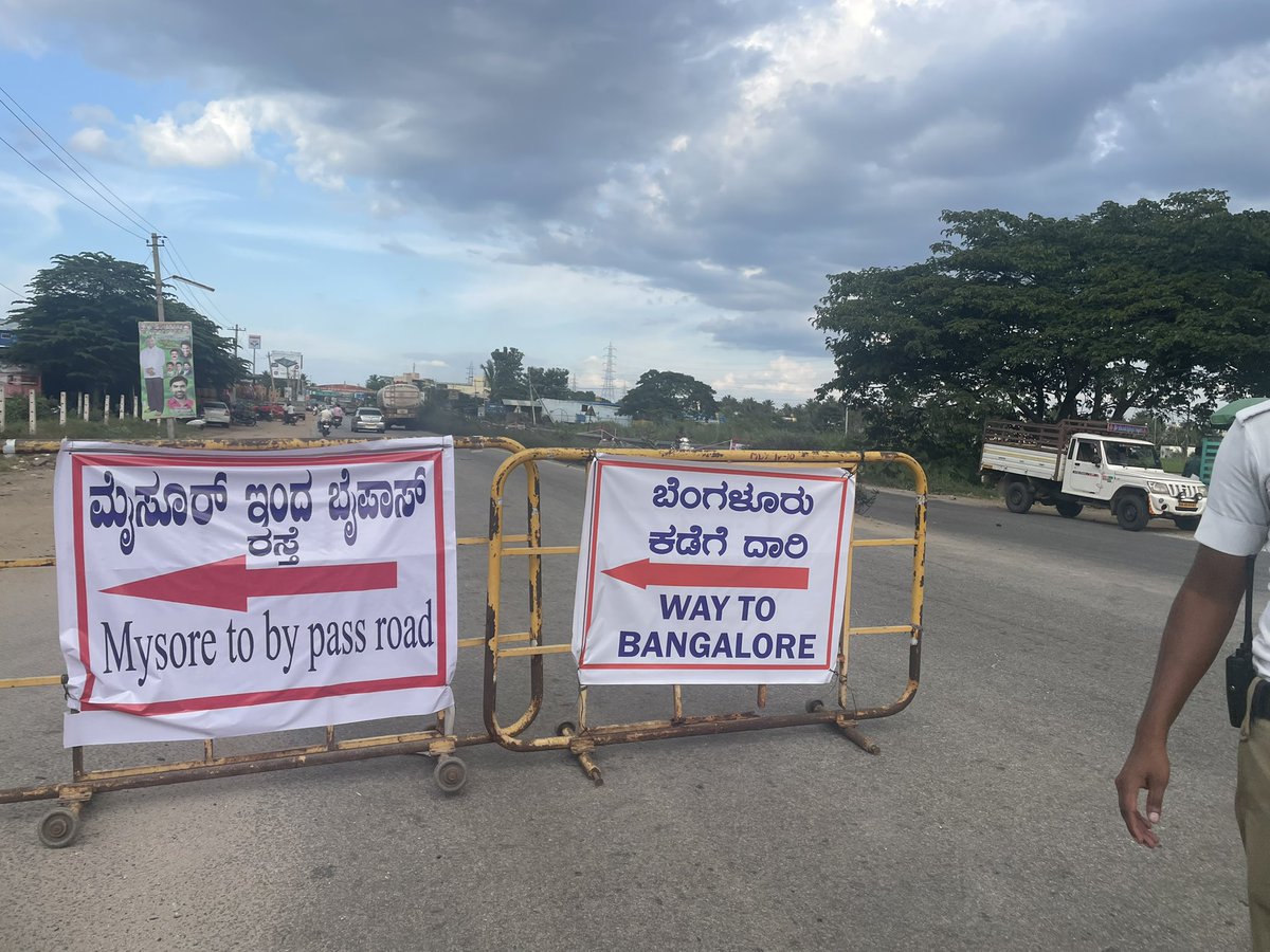 ಮೈಸೂರಿನಿಂದ ಬೆಂಗಳೂರಿಗೆ ಹೋಗುವವರು ಇಂಡುವಾಳು ಬಳಿ ಎಡಕ್ಕೆ ತಿರುಗಿ ಮಂಡ್ಯ ಬೈಪಾಸ್ ನಲ್ಲಿ  ತೆರಳಬಹುದು, ನೇರವಾಗಿ ಅಮರಾವತಿ ಹೋಟೆಲ್ ಬಳಿ ತಲುಪುತ್ತೀರಿ. ಧನ್ಯವಾದಗಳು.