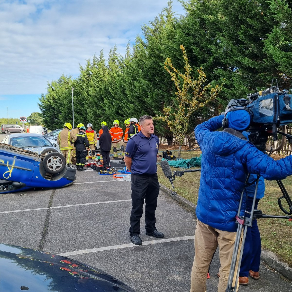 Tune in to <a href="/looknorthBBC/">BBC East Yorkshire</a> at lunch time and this evening to see <a href="/Marritt_Ian/">Ian Marritt</a> and @MattSutcliffe02 talk about how we're working with firefighters from Ukraine to support the <a href="/_ukro/">UKRO</a> international development programme 🇺🇦

#FireFamily