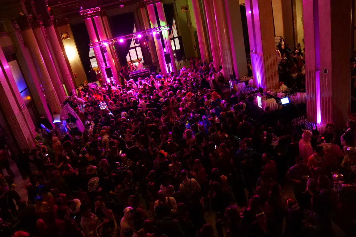 Los primeros artistas confirmados son <a href="/uprootandy/">UPROOT ANDY</a>, <a href="/GuacamayoTropic/">Guacamayo Tropical</a>, Tito Ramírez, <a href="/Meneooh/">Rigo Pex - MENEO</a>, Dj Alnank, Chico Trópico ft. Sonido Sepelio, <a href="/sonideromandril/">Sonidero Mandril</a>, Dembooty y Dirti Larita

✨ ¡Os esperamos! ✨