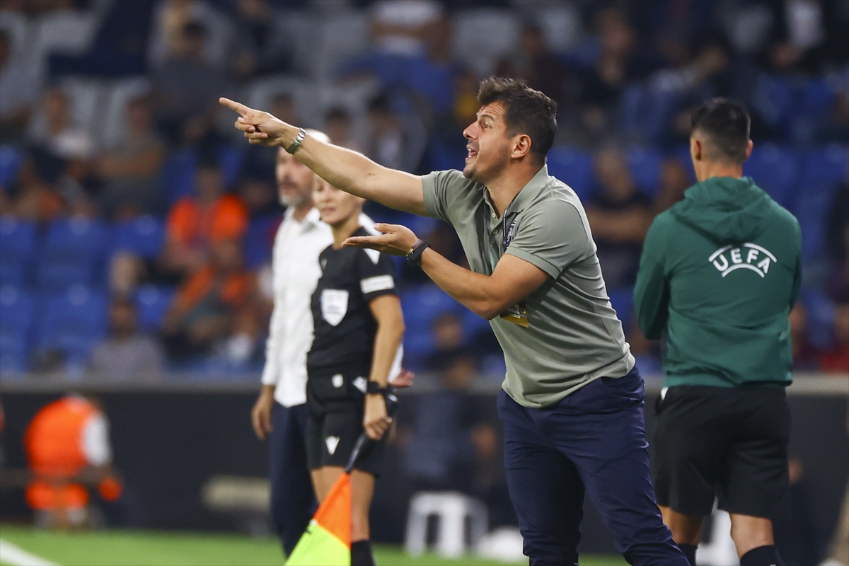 🗣️ Emre Belözoğlu: Türkiye'den bir takımın UEFA Şampiyonlar Ligi'ni kazanacağı hiç gerçekçi gelmiyor. O fark kapanacak gibi görünmüyor. UEFA Konferans Ligi yakalanabilecek bir başarı gibi duruyor.