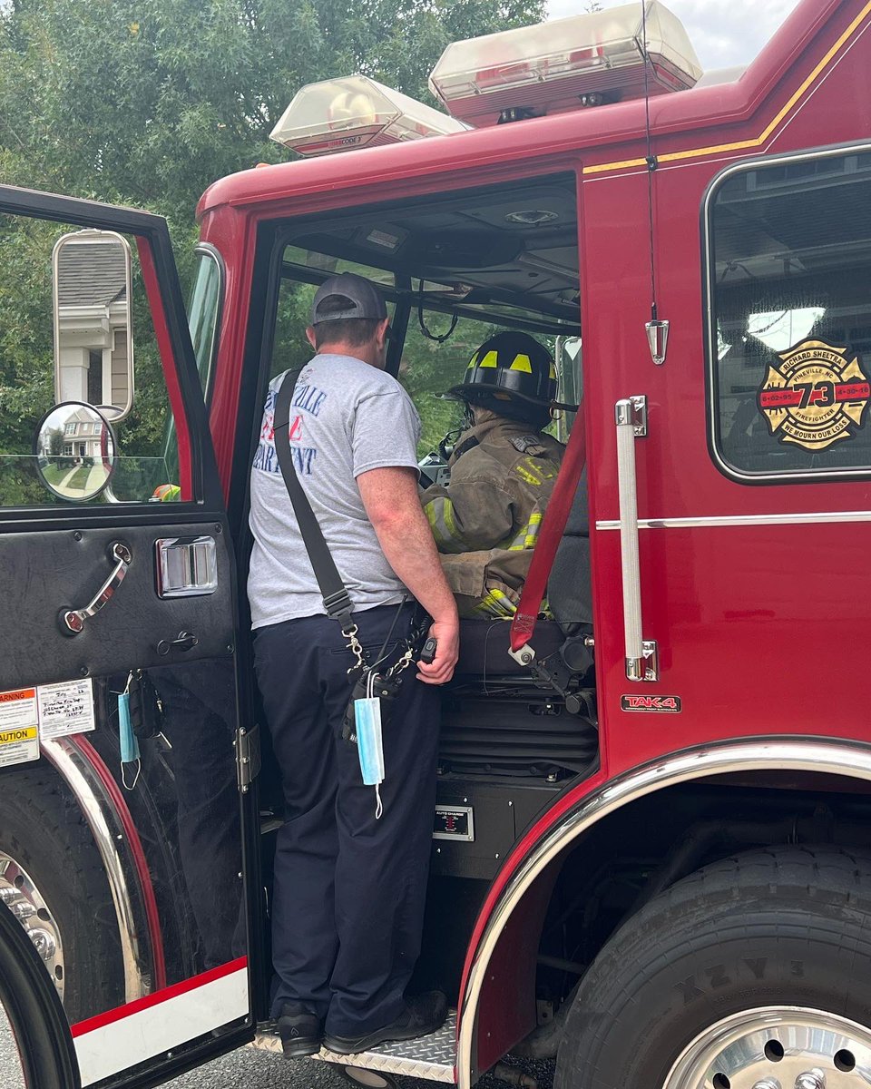 PinevilleFire's tweet photo. Over the weekend your Pineville Firefighters visited the Traditions Neighborhood to do a truck tour for the children. It’s always great to hang out with the community, thanks for having us! #pinevillefiredept #communityevents #firesafety https://t.co/7VZT5uEiaA