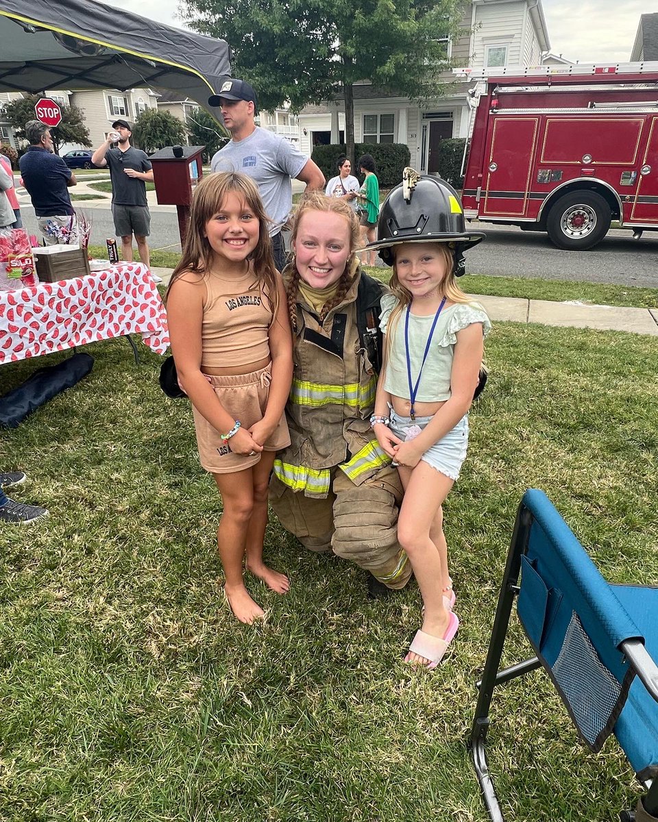 PinevilleFire's tweet photo. Over the weekend your Pineville Firefighters visited the Traditions Neighborhood to do a truck tour for the children. It’s always great to hang out with the community, thanks for having us! #pinevillefiredept #communityevents #firesafety https://t.co/7VZT5uEiaA