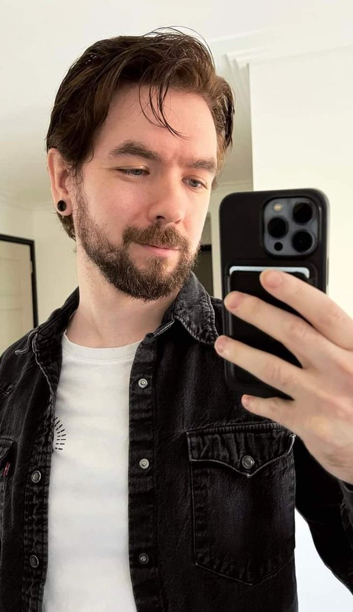 alexisepticey's tweet photo. Am I the only one who misses Sean I really hope that he is doing ok and let's all share our favourite pictures of Sean to show him that we all care about him 💚💙 https://t.co/4KQphjc1Ty