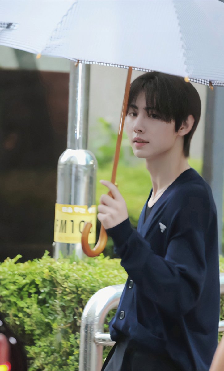 these photos looks like it came straight out from a kdrama #enhypen_sunghoon