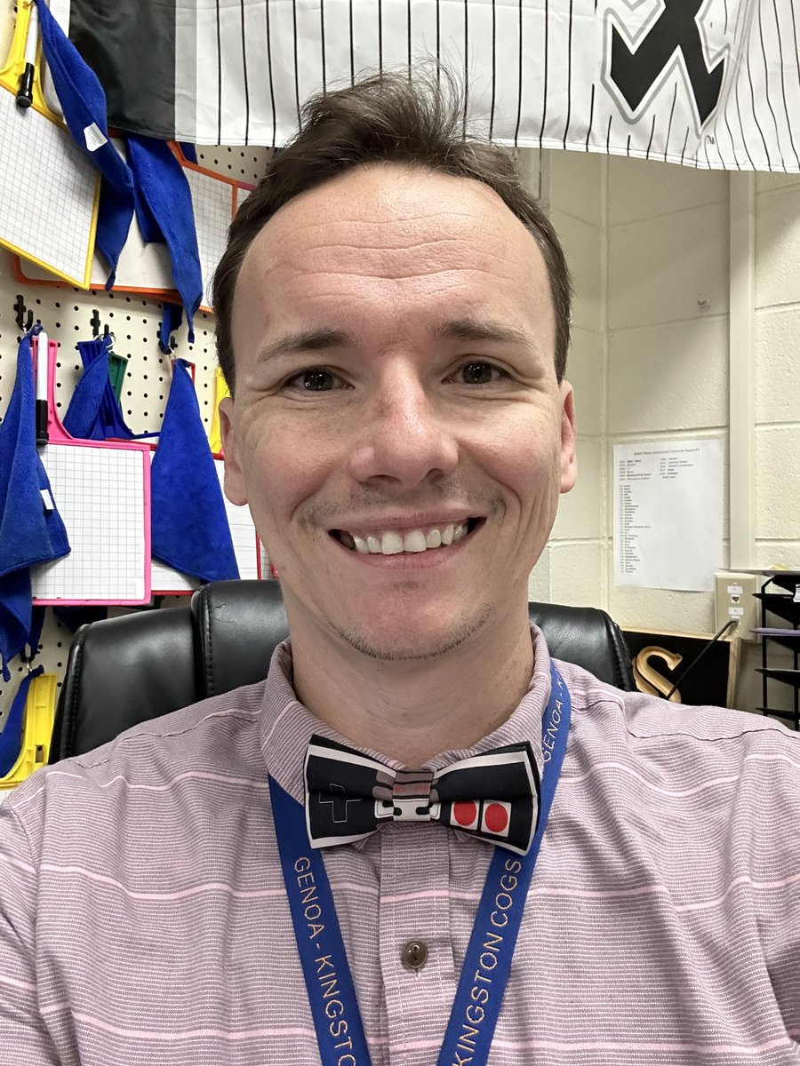 Last #BowTieTuesday of September. It’s definitely fall now. 🍁 Hope everyone is well! #gkcogs <a href="/MrPowley/">Adam Powley</a>