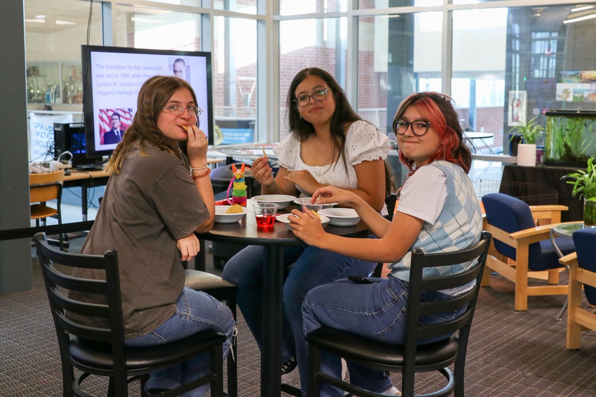 SGSchoolNews's tweet photo. Our students in the Diversity &amp; Inclusion Club did a fantastic job organizing the Pop-up Hispanic Heritage Night in the SGAHS IAC! Thank you to the student volunteers and the student panel for making the event a success. #RocketPride #LearningWithoutLimits #HispanicHeritageMonth https://t.co/pOaEe2TSZY