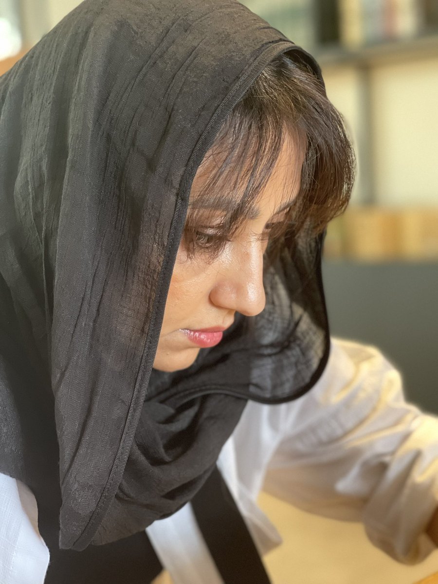 shahnaz_akmali's tweet image. دیشب و امروز به زندان اوین برای پیگیری وضعیت مریم مراجعه کردم. همچنان پاسخی دریافت نکرده‌ام و تا این لحظه تماسی نگرفته است و در بی‌خبری مطلق به سر می‌برم
#مریم_کریم_بیگی