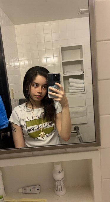 🥴🥰 https://t.co/jCMP2segnY