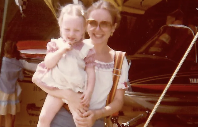 In 1970, a 13-year old girl from Kansas ran away + two years later married a 36-year old man in NYC. Here's my conversation w/ <a href="/Salon/">Salon</a> EIC's <a href="/eekshecried/">Erin Keane</a>, on her new book about her mom, and how we treat teen girls. 

For <a href="/TheCut/">The Cut</a>: thecut.com/2022/09/untang…