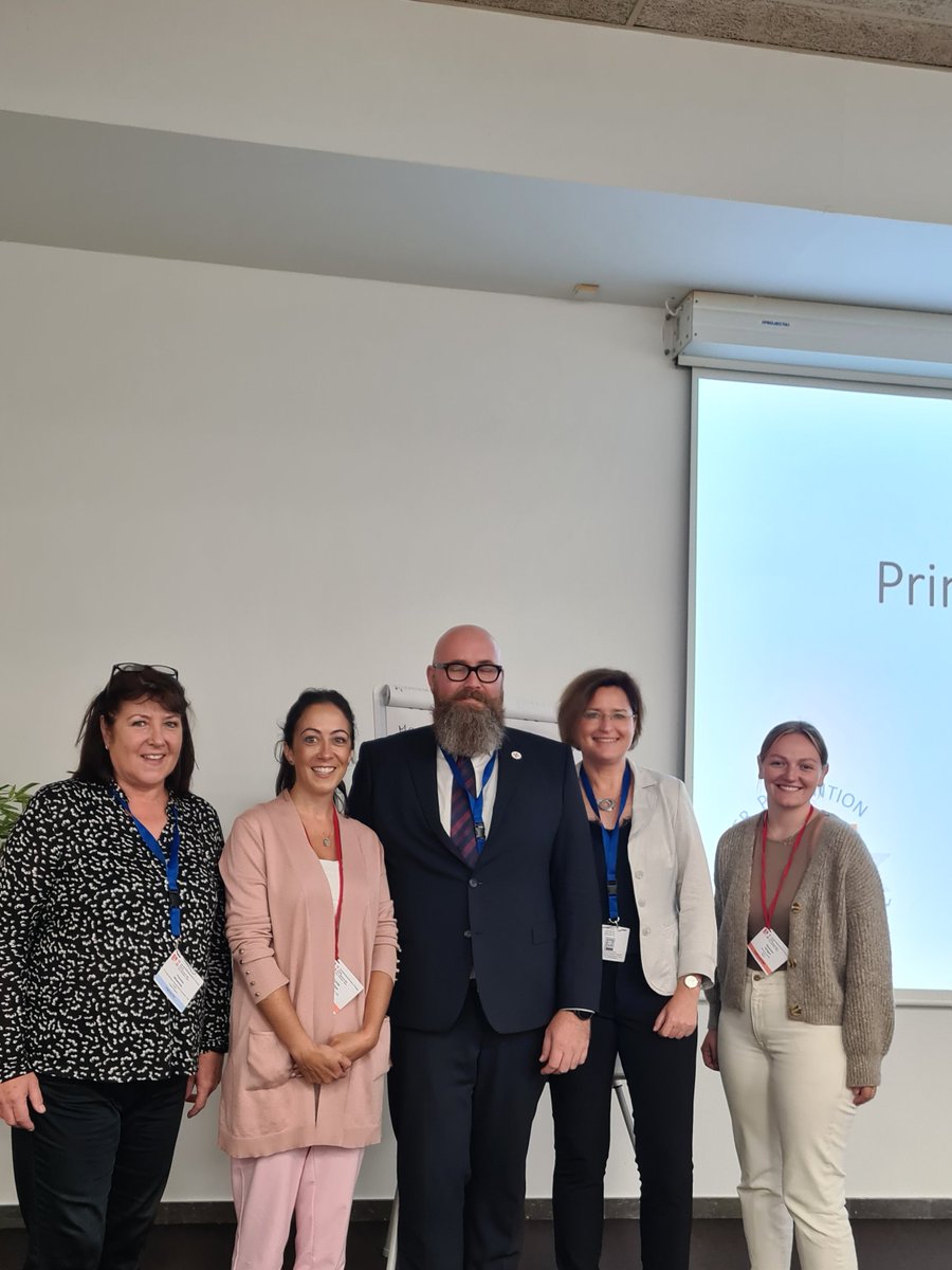 LindaTreanor's tweet image. Thank you @Jdmunter1 @ESOncology @cancernurseEU and @OncoAlert  for the wonderful weekend. Thanks to @CancerCentreIre for allowing me represent our centre and developing my knowledge and skills. #ESOexperience #masterclass20 #oncology