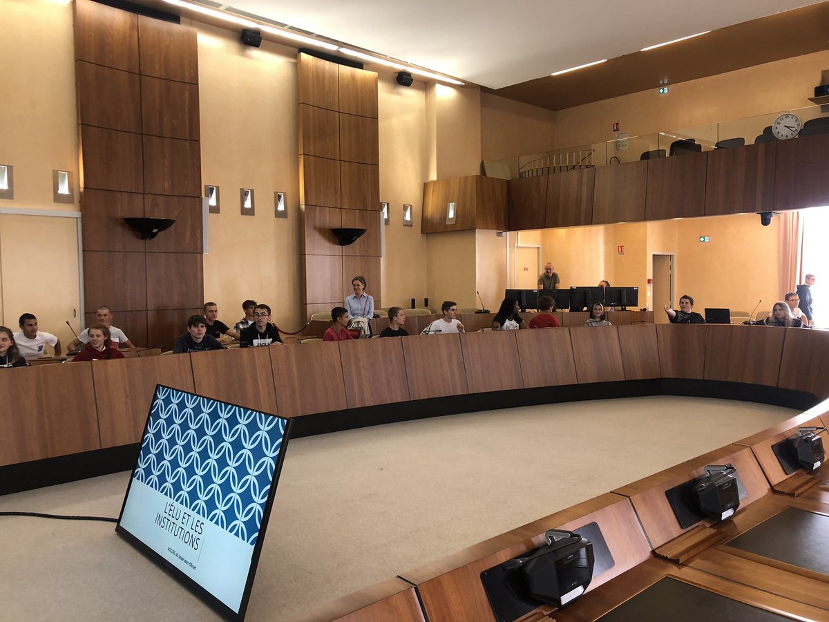 ArcetLp's tweet photo. Merci aux Conseil Départemental des #Landes et au musée départemental de #samadet pour son invitation à l’occasion de la réception de l’œuvre de Charles Roux en prolongement du projet Festins littéraires 
@ArcetLp @LesLandes40
#culture #parcourscitoyen @DSDEN_40 https://t.co/7sD1pavJH5