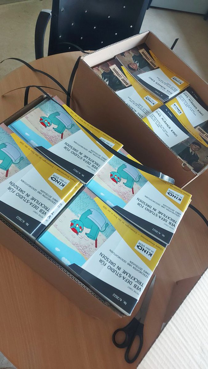 Kennt ihr schon unsere #Broschüren? Hier berichten Zeitzeug*innen von ihren Kinoerlebnissen. Alle erschienenen Exemplare gibt es online auf unserer Plattform oder per Mailanfrage auch analog (solange der Vorrat reicht 😊)

projekte.uni-erfurt.de/ddr-kino/veb-d…
#KinoinderDDR #citizenscience