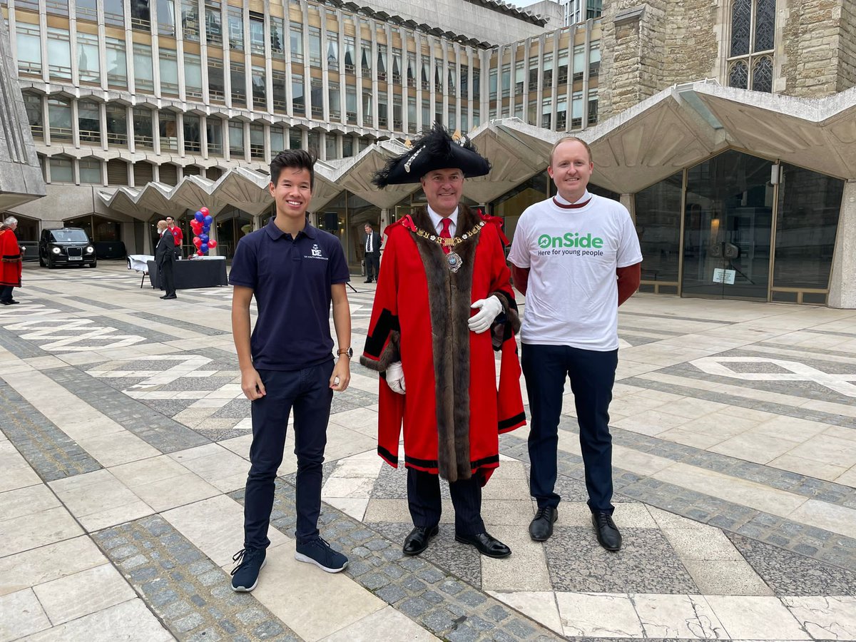 DofE's tweet photo. One of our brilliant Youth Ambassadors, Louis, joined us at the @LMAppeal’s #CityGivingDay event this morning, kicking off a day of amazing generosity around the City of London. Louis met with @citylordmayor, Vincent Keaveny as well and our friends at @OnSideYZ https://t.co/mGJYyRjLsO