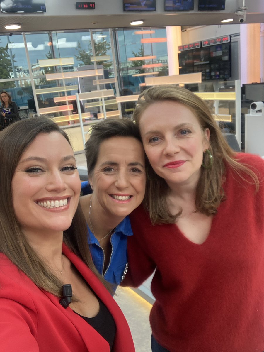 FloreMarechal's tweet image. De la mode avec @sophiebrafman, de la culture avec @annemarierevol et du sourire dans le #filinfo sur @franceinfo! #franceinfo