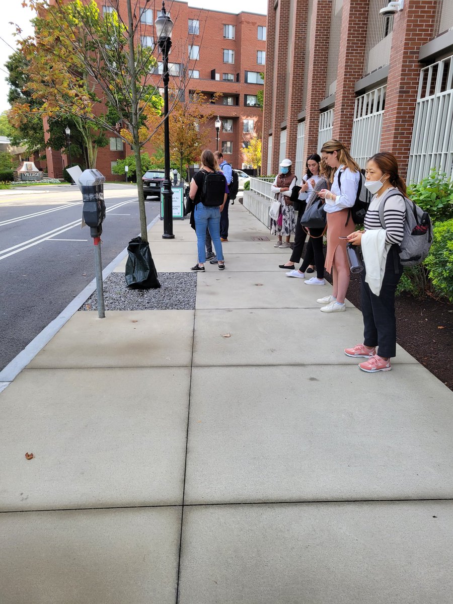 sethlkap's tweet photo. Thanks to @MBTA for implementing common sense routing of D line shuttle buses to Pearl Street in Brookline Village. Lines suggest that more buses are needed though https://t.co/Mwtfko8BcQ
