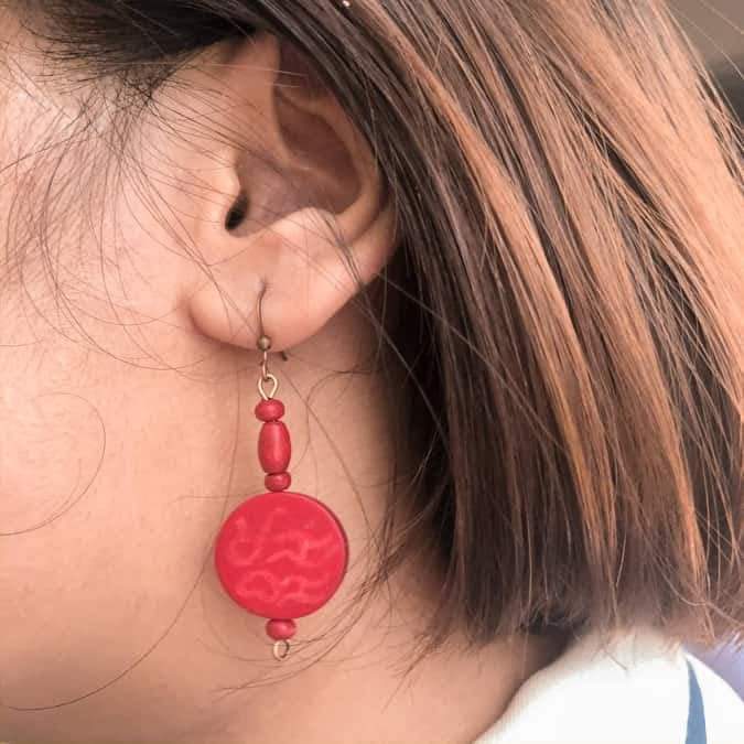 NawayaTribo's tweet photo. Etched in Baybayin, our indigenous script, is the word MAKIBAKA which means TO JOIN THE STRUGGLE.
The full chant "Makibaka, 'Wag Matakot" means "Dare to struggle, Don't be afraid!"
#ArawArawBaybayin
#Makibaka
#GawangKamay
#GawangLokal
-
https://t.co/0nVPS2UvbY https://t.co/yZBytEvfFA