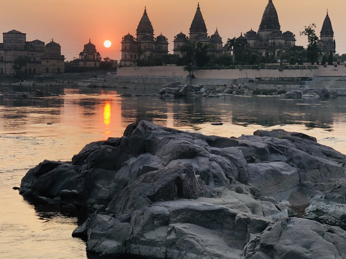 TappuSharma11's tweet photo. On The Occasion Of #WorldTourismDay 

I am inviting to visit my favourite City Orccha 'श्री राम की नगरी' For holy darshan 

Thanks @MPTourism for maintaining our historical place... बुंदेलखंडियों का प्राण है ओरछा ♥️🥰
#Tourism https://t.co/uCtpTg4JdI