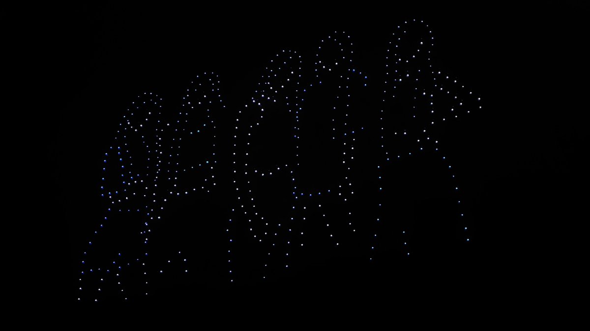 광안리에서 뉴진스 드론쇼 정면에서 봤어... 너무 예쁘더라구