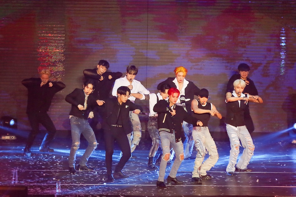 ABSCBNNews's tweet photo. South Korean boy bands ATEEZ and iKON and GOT7's Choi Youngjae headlined the second edition of "K-pop Masterz" at the Araneta Coliseum, last September 23. 📸Jonathan Cellona, ABS-CBN News

Read the highlights of #KpopMasterz2inManila here: https://t.co/KN7A0UXjD2 https://t.co/JhpxK7ZQ7f