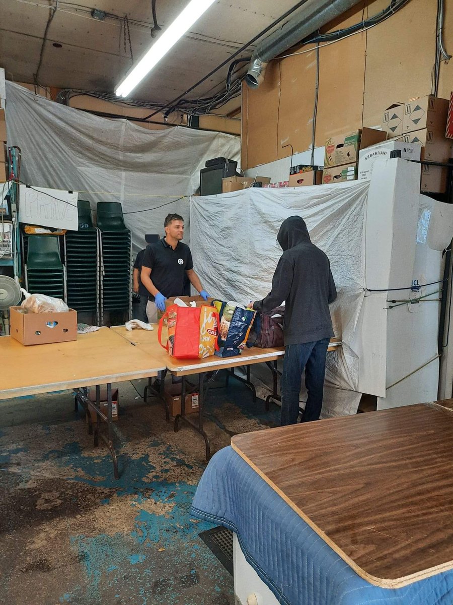 J’ai mis la main à la pâte lors de la distribution alimentaire à La Bouchée Généreuse. Les dirigeants de cet organisme non subventionné ont des ambitions pour mieux répondre aux besoins et ce sera un plaisir pour moi de les aider lorsque je serai député. laboucheegenereuse.org