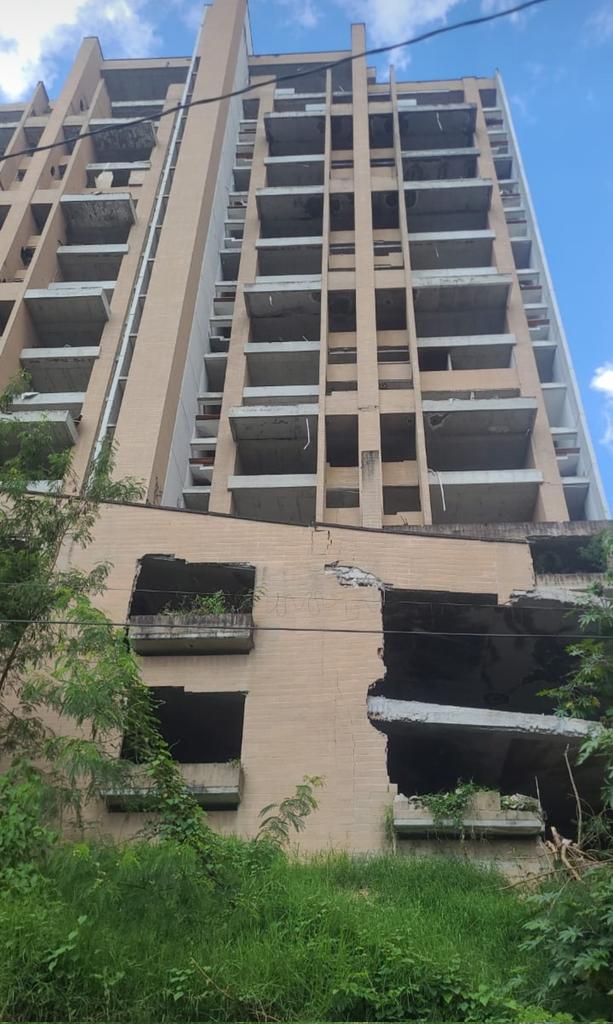 elkinhernanha's tweet photo. Caerá #ContinentalTowers como los #AfectadosporCDO lo hemos rogado 9 años desde el primer estudio que pagamos en 2013. Con su demolición no recuperaremos un peso de lo perdido pero si paz mental. #Medellín, la ciudad de los #edificiosenfermos @ContinentalTow1 Malparida Codicia https://t.co/lBQk7CudLi