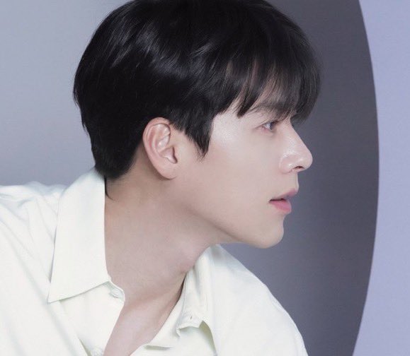 RuIHuiBao's tweet photo. 홀린듯 저장해옴 .. 현빈 옆모습… 애들아.. 저 코 한번만 봐봐…. 제발… https://t.co/myeaK3AZzM