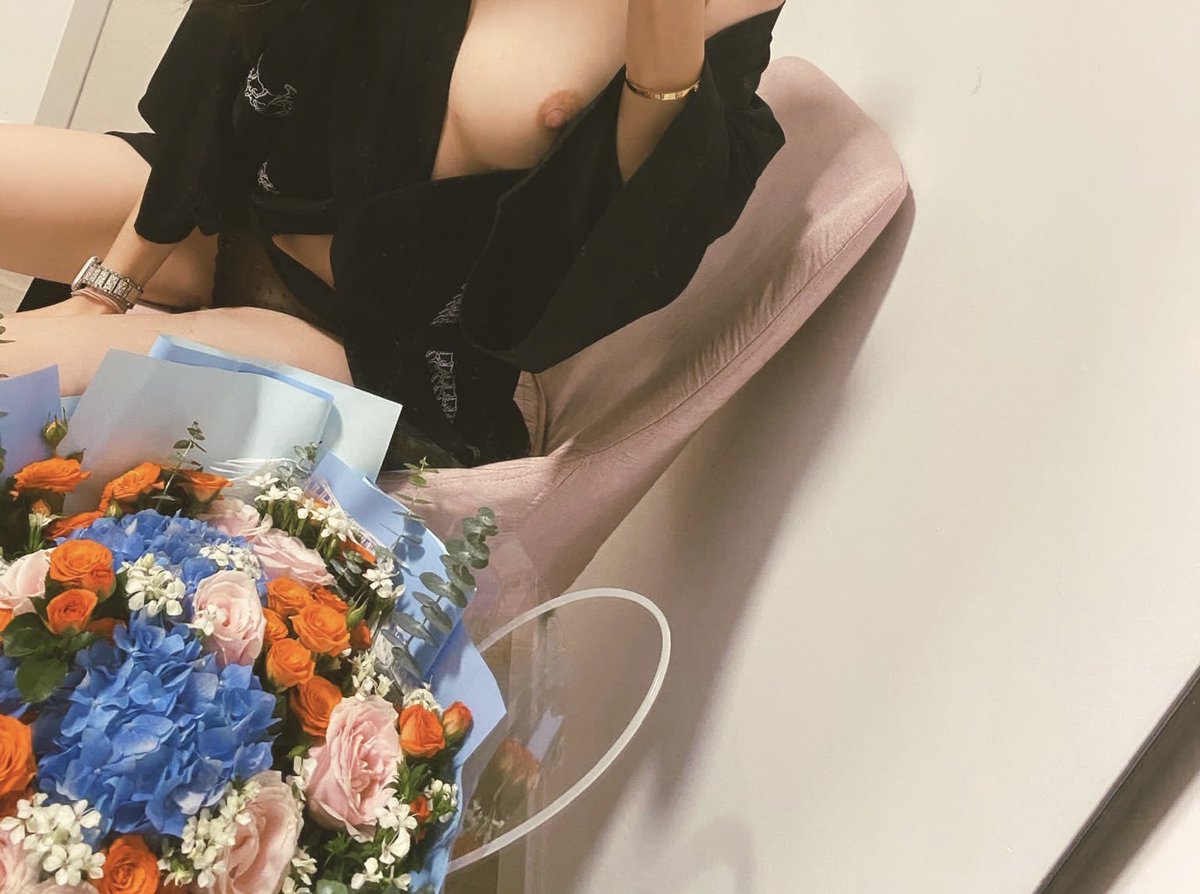 MMliliya's tweet photo. 鲜花和浪漫 #原味 #原味胖次 #原味内裤  #原味bra #bra https://t.co/NDFJk7IZDI