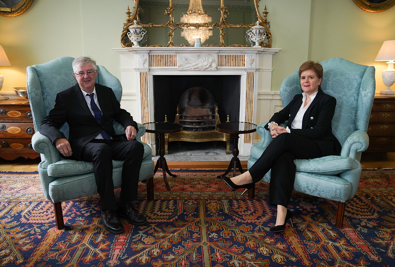 ScotGovFM's tweet photo. FM @NicolaSturgeon met with FM Wales @PrifWeinidog Mark Drakeford at Bute House this morning.

They discussed the economic situation, how to protect devolved powers from attack, and how to support the forthcoming Covid public inquiries. https://t.co/XonWgf3SOT